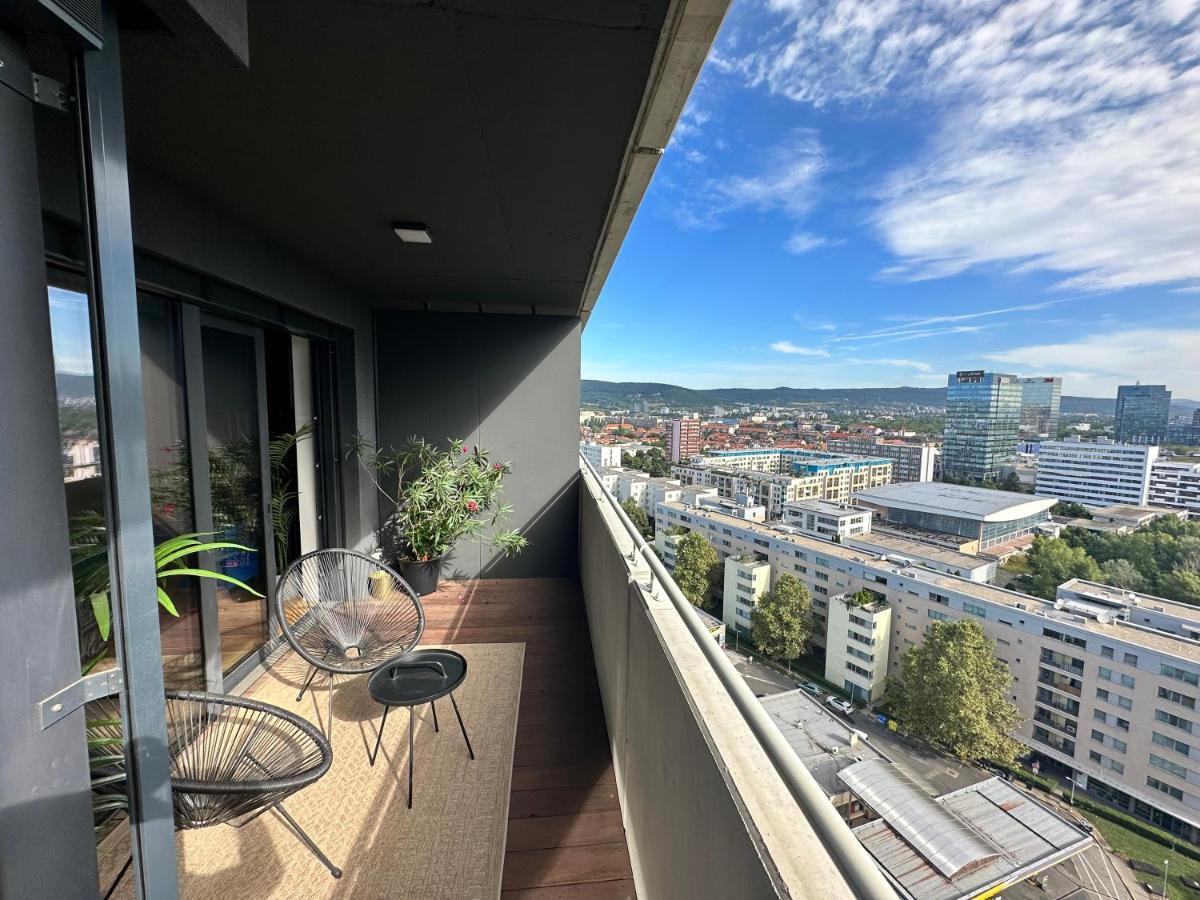 Skyline Elegance With Free Parking Daire Bratislava Dış mekan fotoğraf